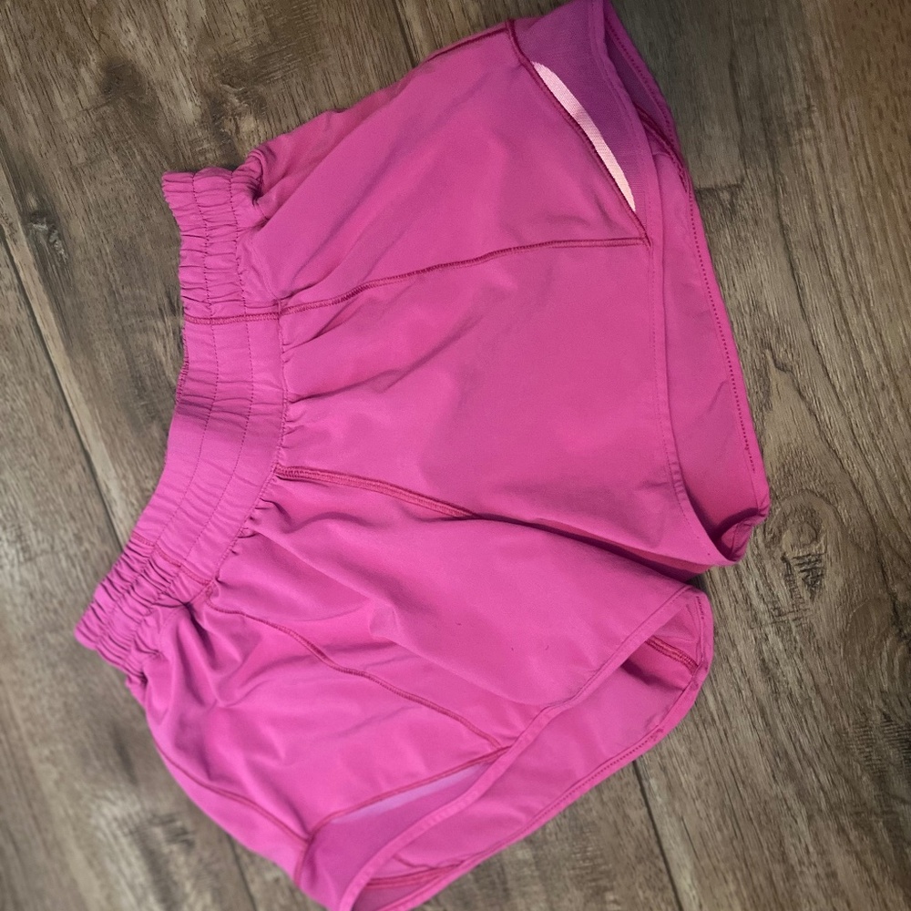 Lululemon Hotty Hot Low-Rise Lined Short 2.5"